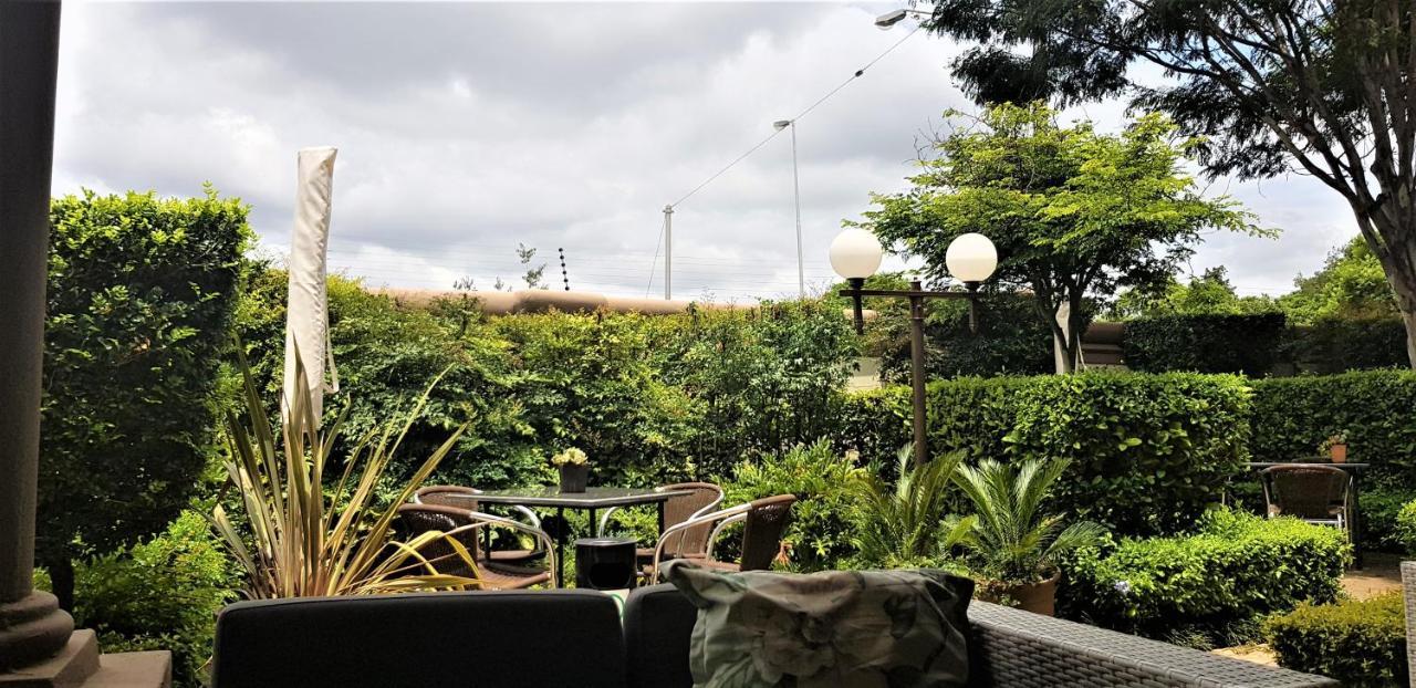 Constantia Manor Guest House Pretoria-Noord Buitenkant foto