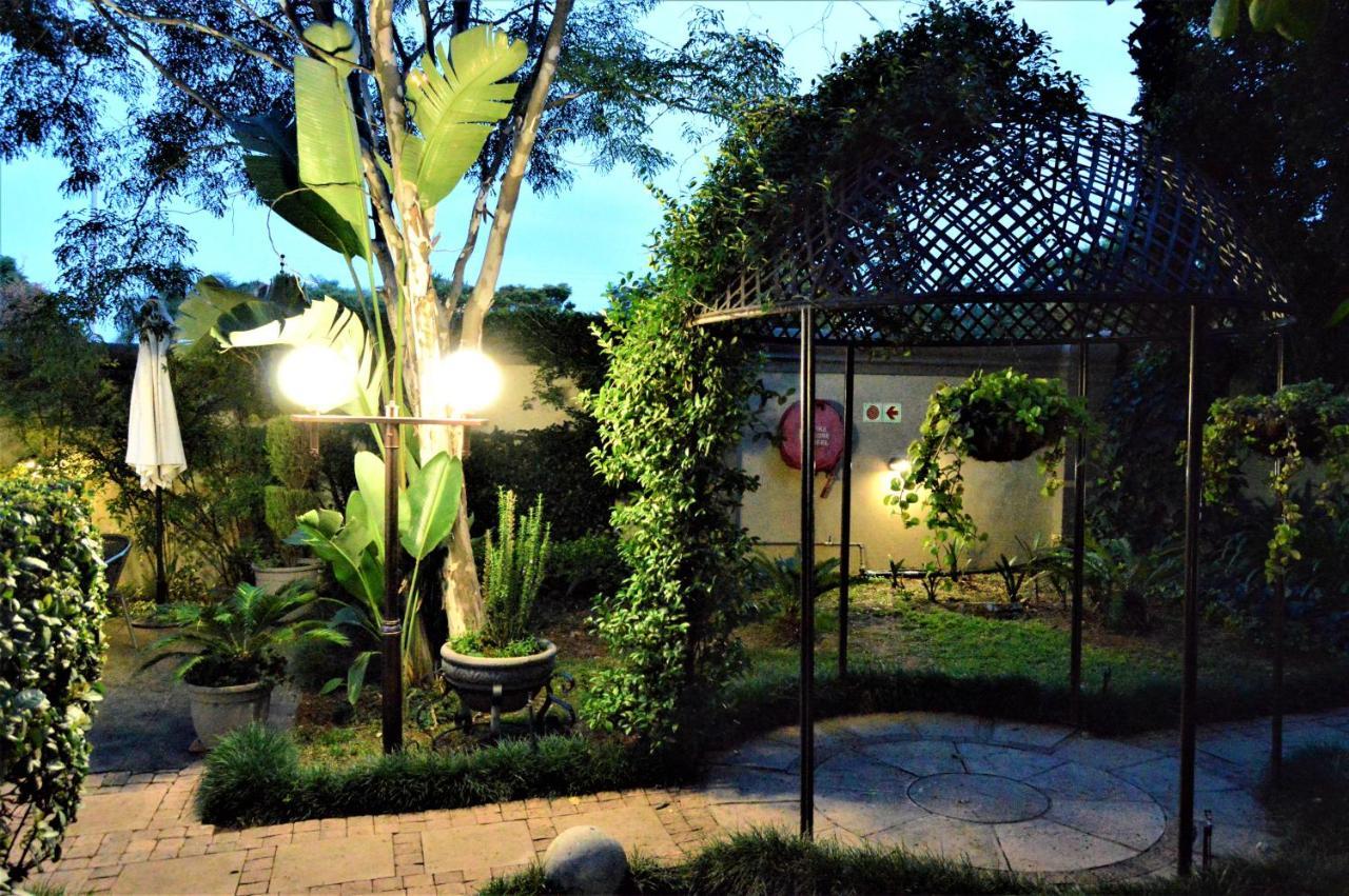 Constantia Manor Guest House Pretoria-Noord Buitenkant foto